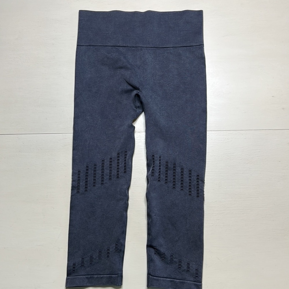 Mono B Legging Capris - Medium - Picture 2 of 4